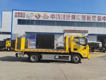 High-Strength Electric Urban Logistics Truck with Hydraulic Platform