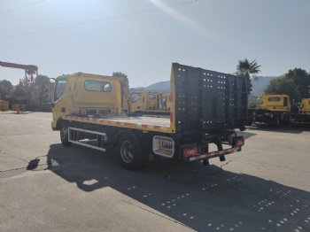 High-Strength Electric Urban Logistics Truck with Hydraulic Platform