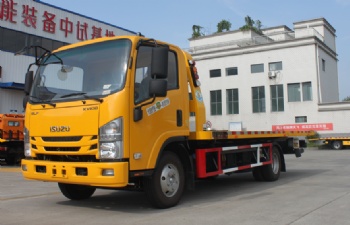 Heavy-Duty Towing Truck with Reinforced Undercarriage & Precision Engineering