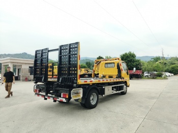 Heavy-Duty Isuzu Light Truck Chassis with Hydraulic Folding Platform